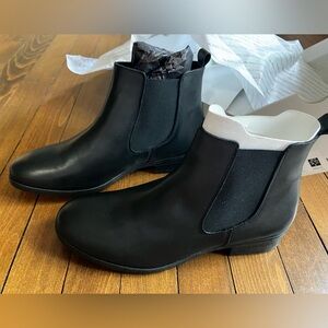 ALDO Leather Chelsea Boots New in Box Size 8